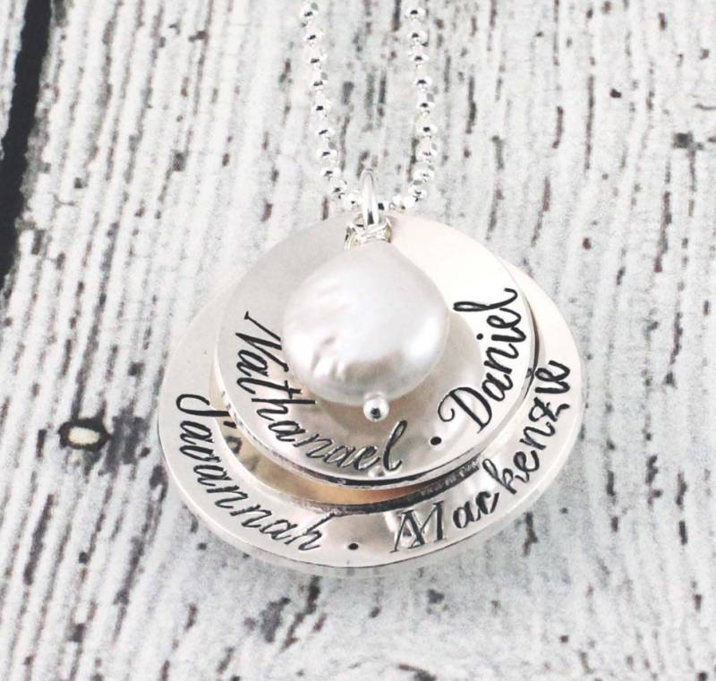 Personalisierte Sterling Silber Namenskette - Hand Gestempelt Mom Schmuck, Süßwasserperle von woobiebeans