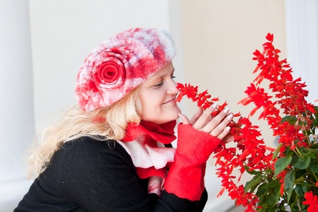 Filz Mütze Baskenmütze Rot Weiß Merino Wolle Warm Original Frauen Zubehör Bereit Für Den Versand von woolDesign