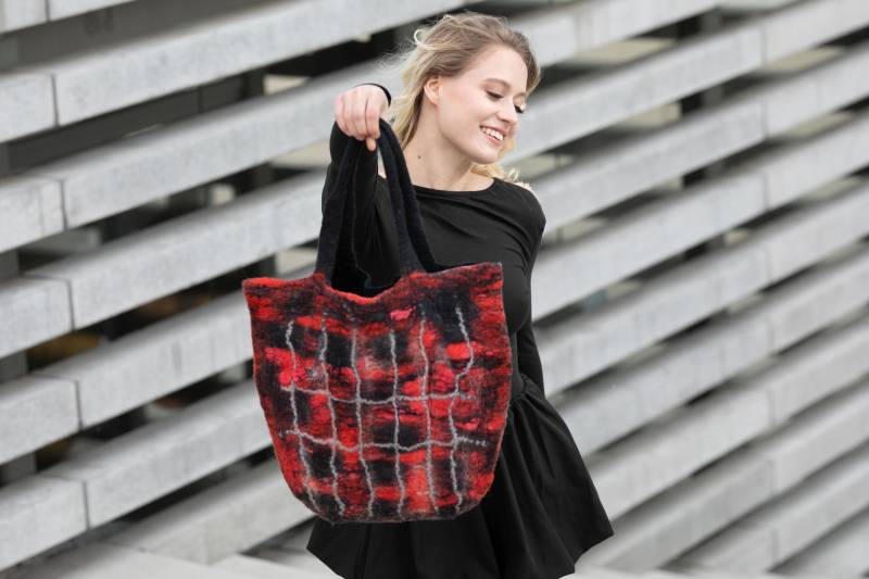 Rot Gefilzte Tote Bag Handgemachte Merino Wolle Accessoire von woolDesign
