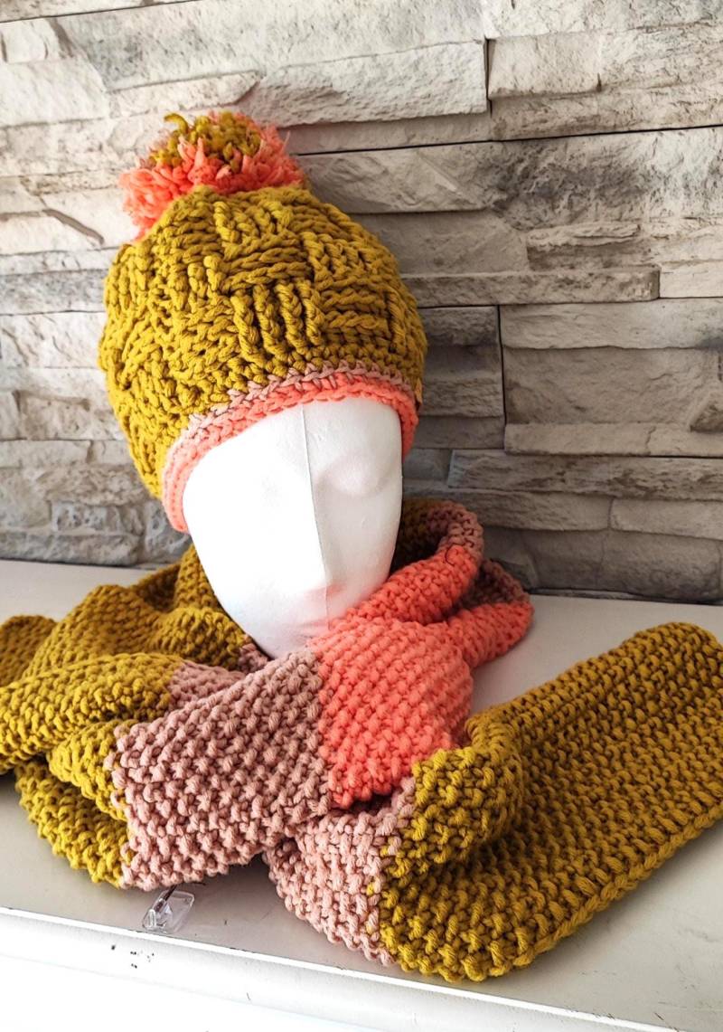 Gehäkelte Mütze, Gestrickter Schal, Hergestellt in Handarbeit Mit Der Super Weichen Myboshi Wolle, Mütze Größe 52 -54 cm Schallänge 180cm von woolcollections