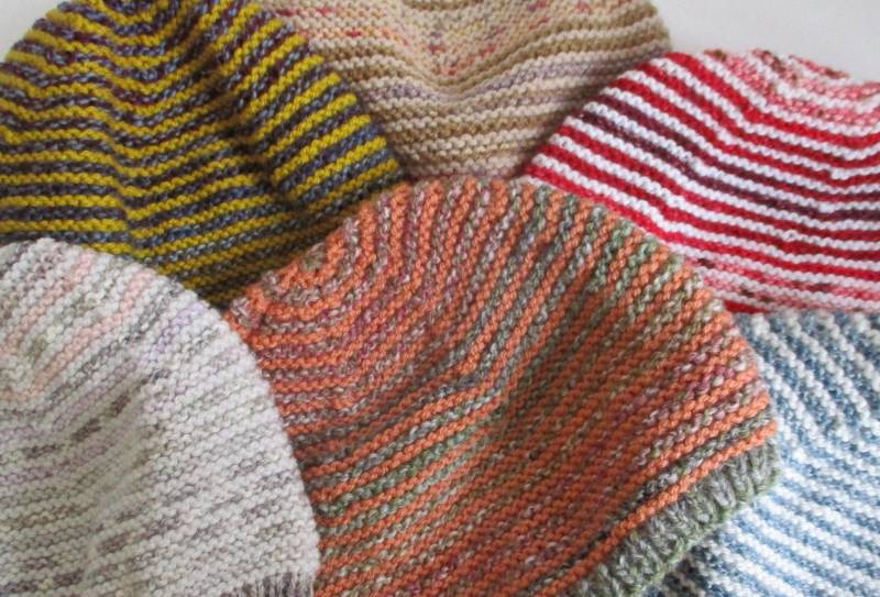 Gestreifte Mütze One-Of-A-Kind Sortierte Farben Gestreifte Mütze One-Of-A-Kind Sortierte Farben von woolythoughts