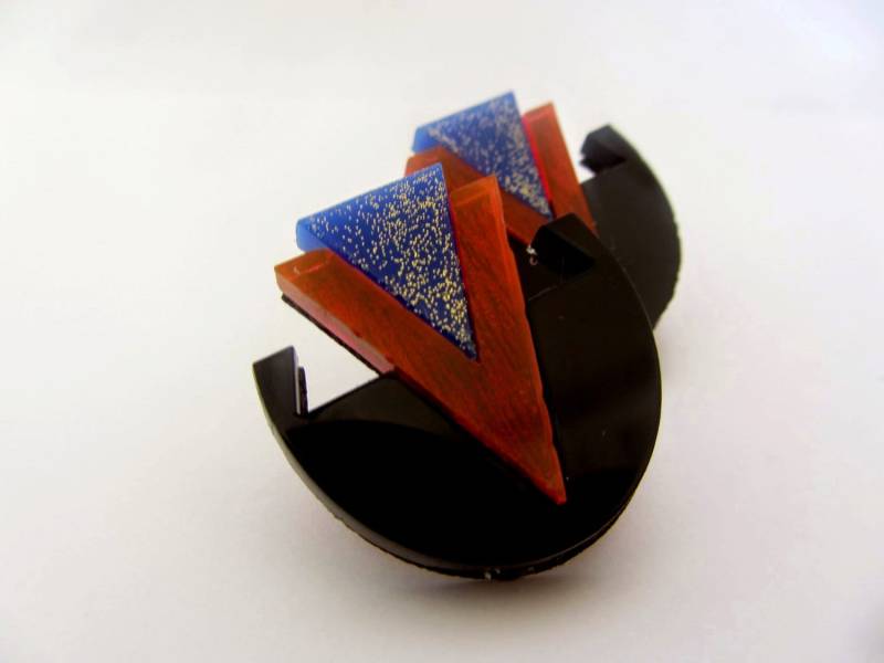 80Er Jahre Art-Deco Inspiriert Acryl Ohrringe in Schwarz, Fluoreszierend Rosa Und Marine Glitzer von workingclasp