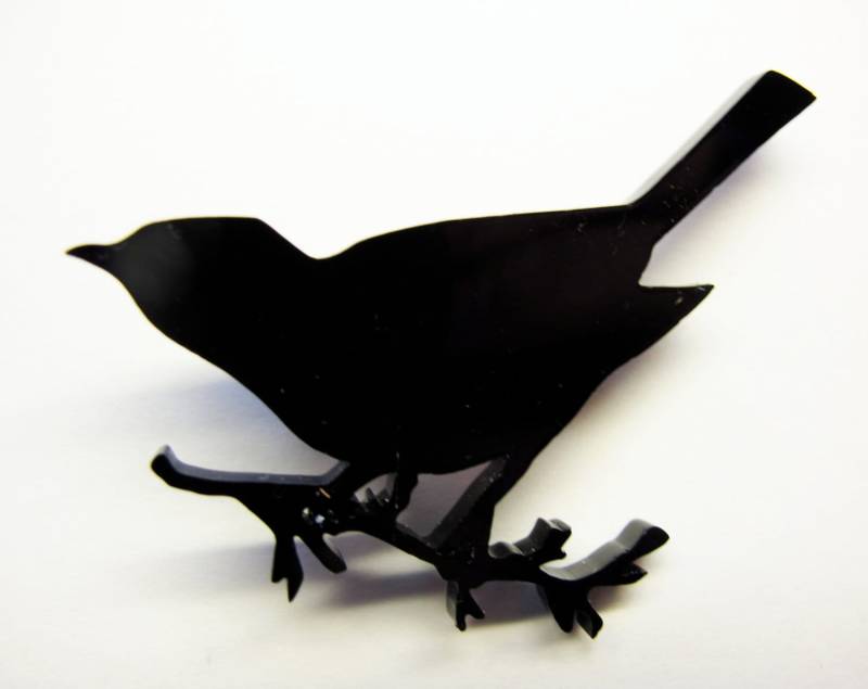 Amsel Silhouette Brosche in Schwarz Plexibeer von workingclasp