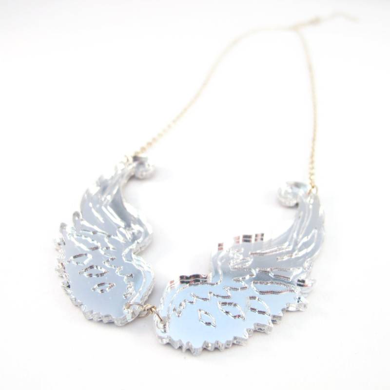 Flügel Halskette in Spiegel Silber Und Gold Acryl von workingclasp