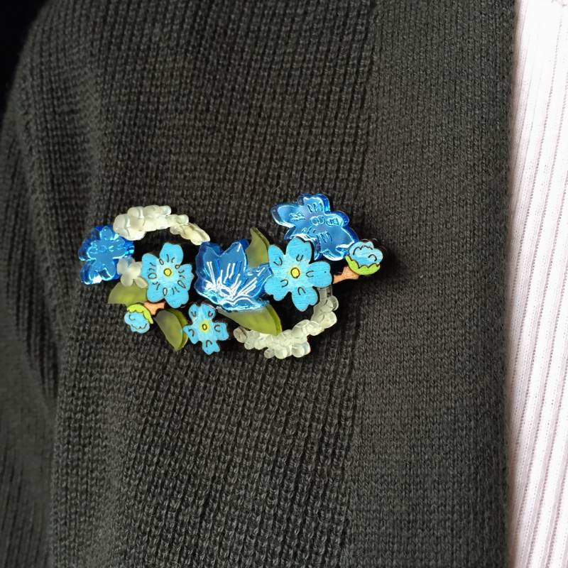 Forget-Me-Knot Brosche von workingclasp