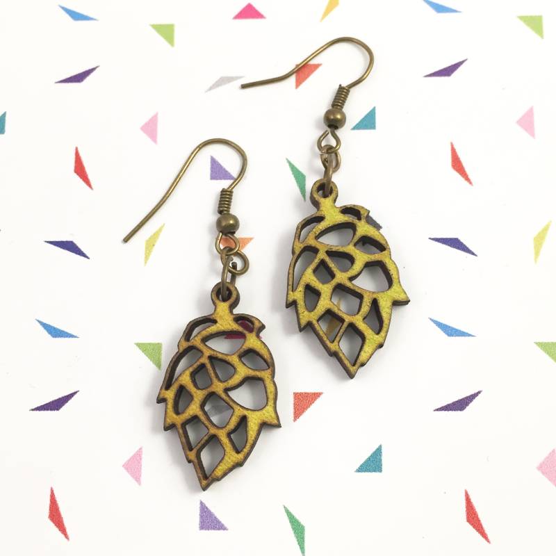 Hop Blume Charm Ohrringe von workingclasp