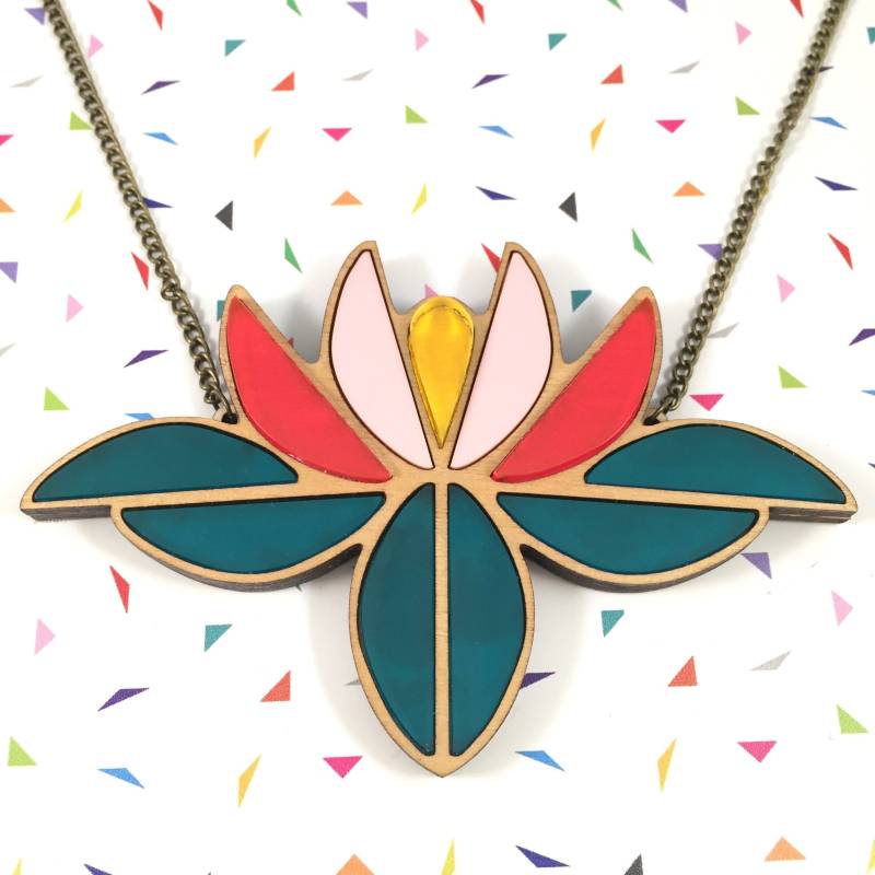 Linda Lotus Lily Statement Halskette von workingclasp