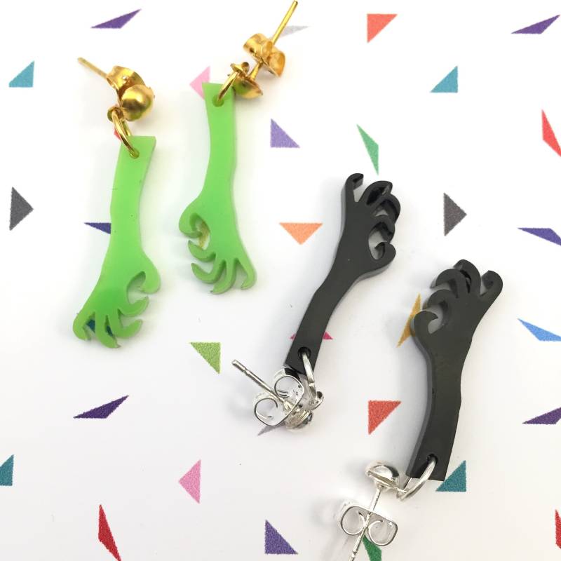 Zombie Hände Ohrringe von workingclasp