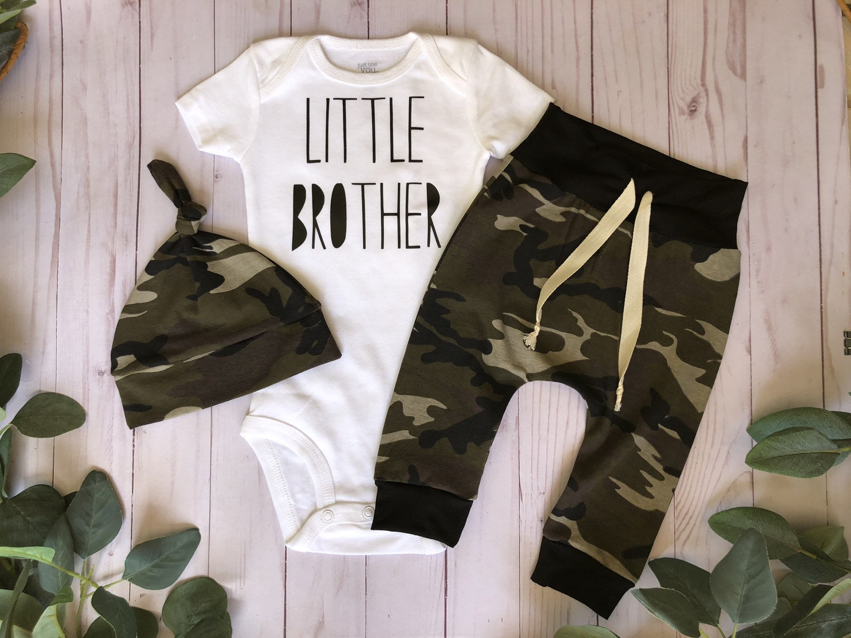 Camouflage Outfit, Baby Coming Home Little Brother Newborn, Outfit/Neugeborene Junge Neugeborenen Camo // Kleidung Set von worldfamouskids