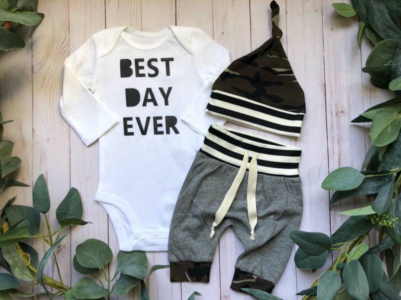 Neugeborene Jungen Coming Home Outfit, Camo Neugeborenen Kommenden Hause Nehmen Beste Tag Je Neugeborenes Baby-Body von worldfamouskids