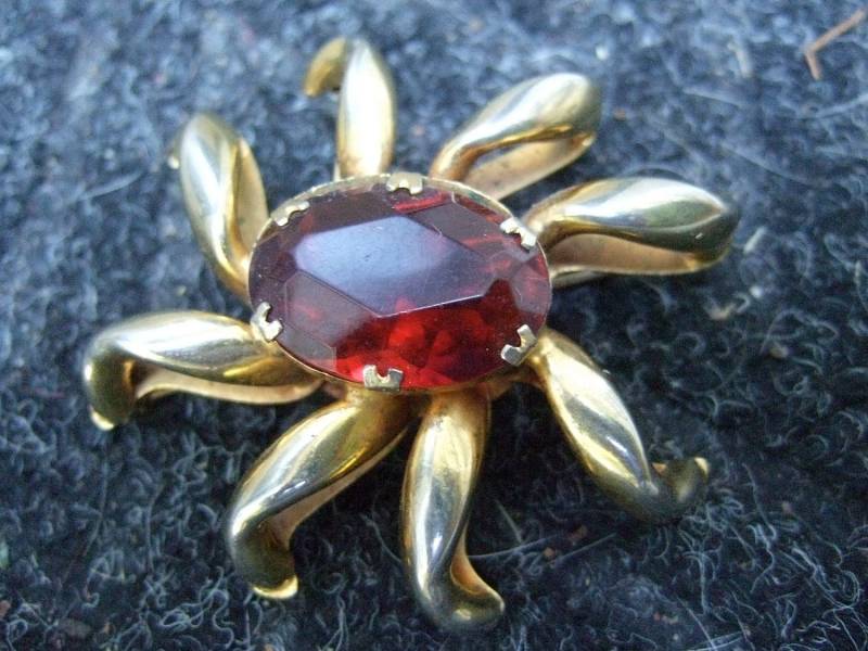 1950Er Jahre Elegante Kristall Stein Kreisförmige Brosche 1950Er Jahre Elegante Kristall Stein Kreisförmige Brosche von worldmarketproductio