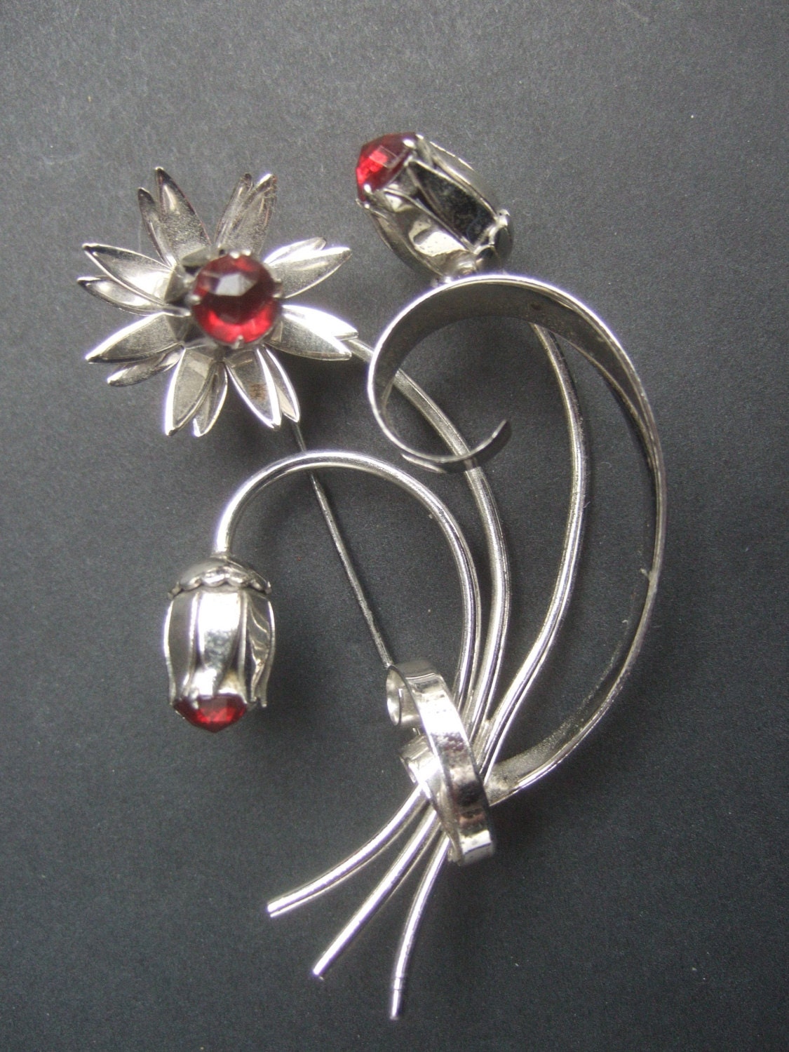 1950Er Stilisierte Silber Metall Blumen Brosche 1950Er Stilisierte Silber Metall Blumen Brosche von worldmarketproductio