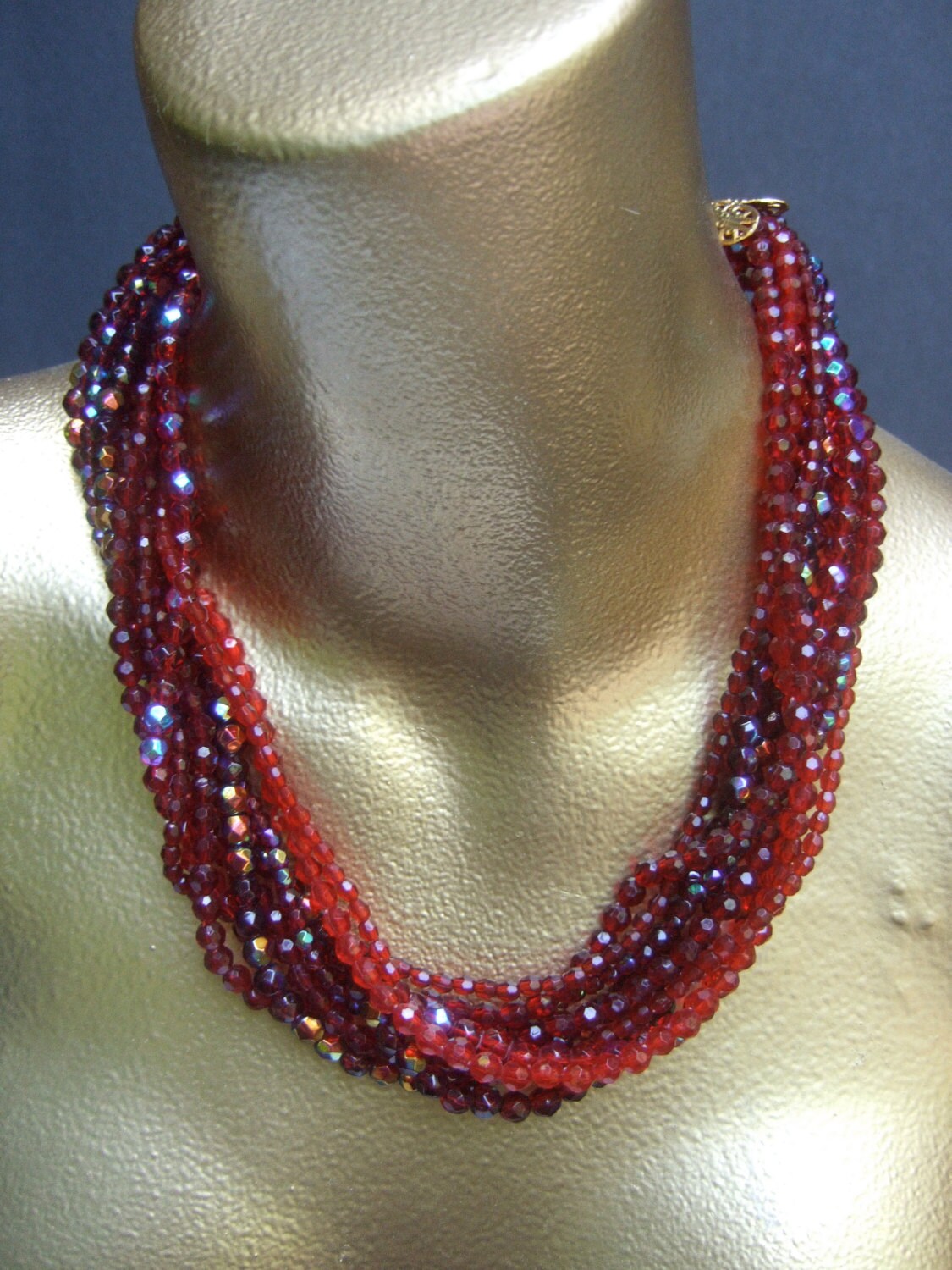 Brillant Glitzerndes Scharlachlett Glaskristall Multi Strang Halskette C 1980Er Jahre Brillant Glitzerndes Scharlachlett Glaskristall Multi Strang Halskette C 1980Er Jahre von worldmarketproductio