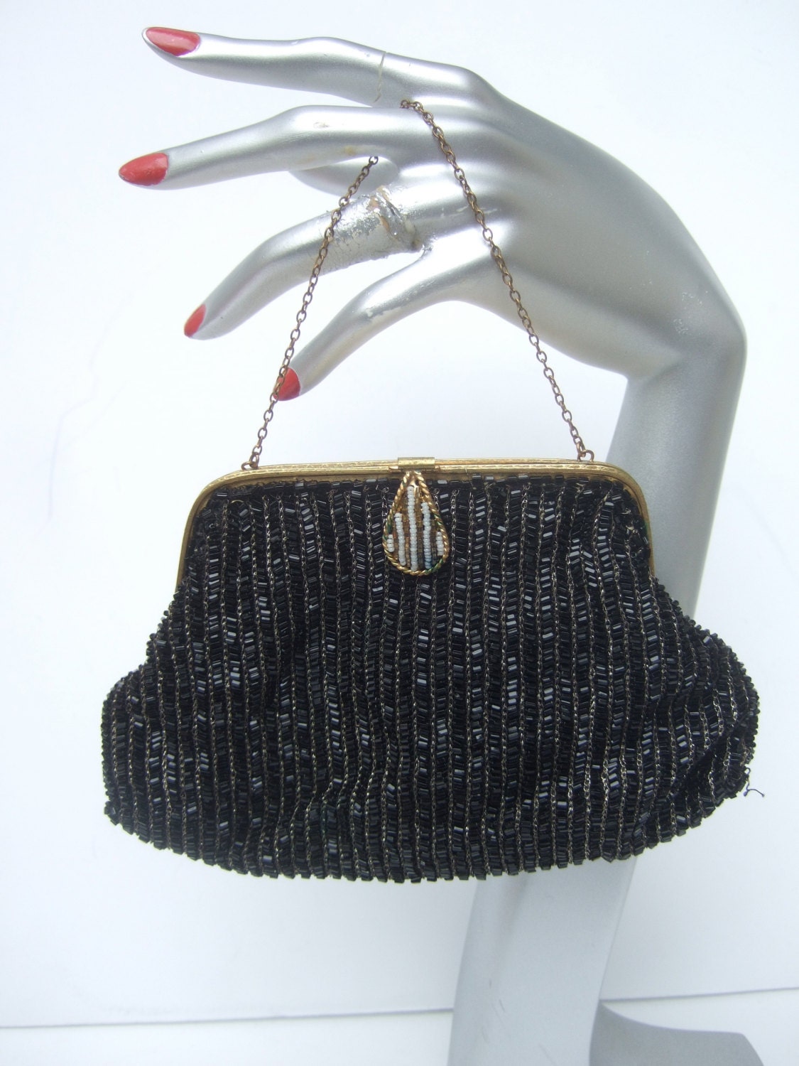 Elegante Glasperlen Schwarze Abendtasche in Frankreich C 1960 Elegante Glasperlen Schwarze Abendtasche in Frankreich C 1960 von worldmarketproductio