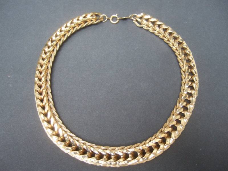 Elegante Große Vergoldete Metall Halsreif Kette Elegante Große Vergoldete Metall Halsreif Kette von worldmarketproductio