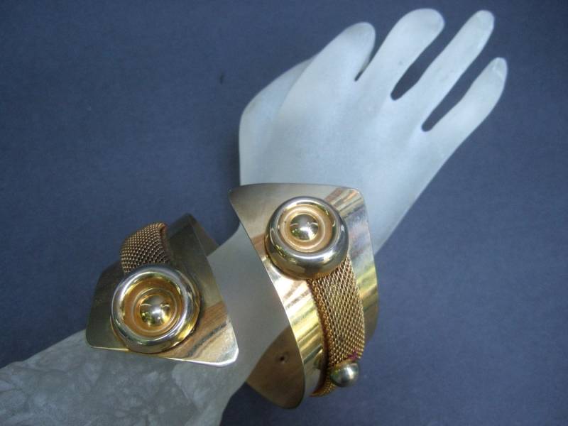 Massives Vergoldetes Metall Bypass Armreif C 1970 Massives Vergoldetes Metall Bypass Armreif C 1970 von worldmarketproductio
