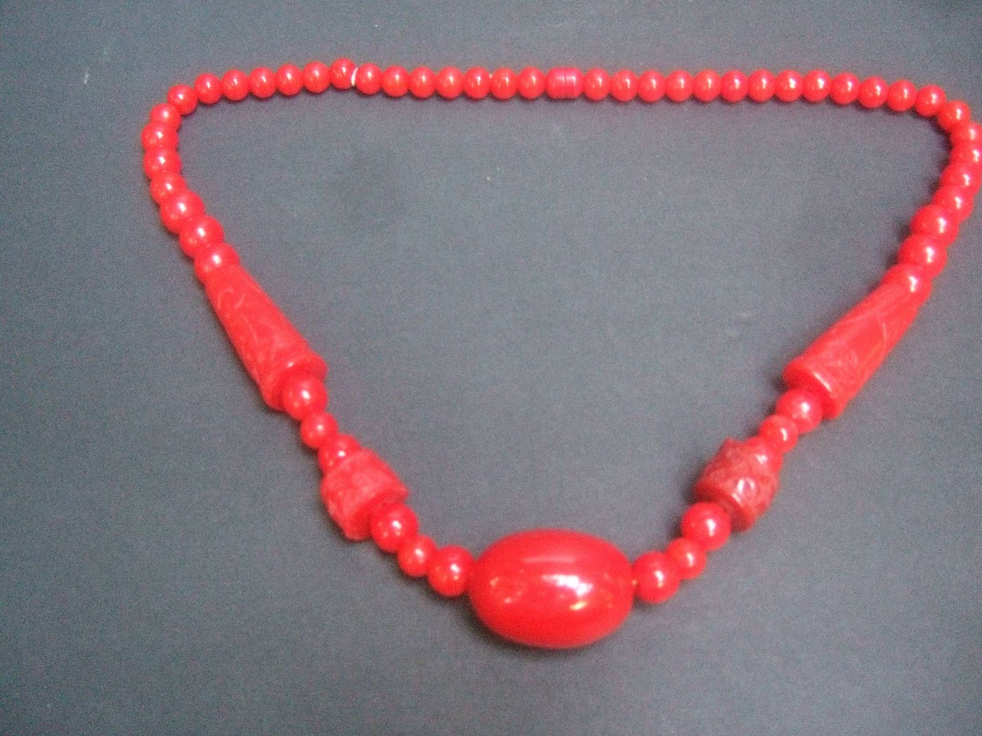 Mod Kirschrote Lucite Perlenkette Aus Resin Mod Kirschrote Lucite Perlenkette Aus Resin von worldmarketproductio