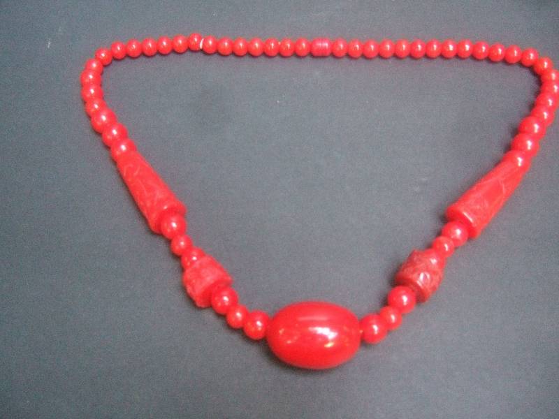 Mod Kirschrote Lucite Perlenkette Aus Resin Mod Kirschrote Lucite Perlenkette Aus Resin von worldmarketproductio