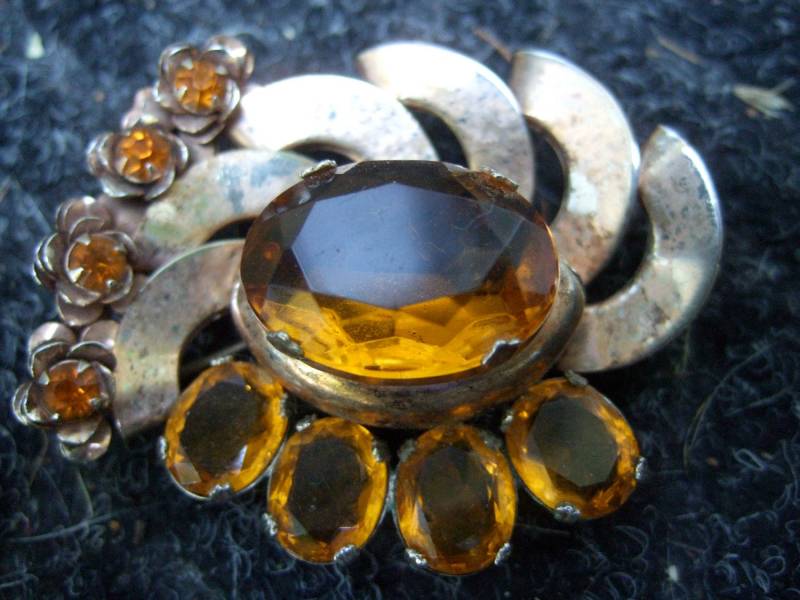 Opulente Bernstein Kristalljuwelen Brosche Um 1950 Opulente Bernstein Kristalljuwelen Brosche Um 1950 von worldmarketproductio