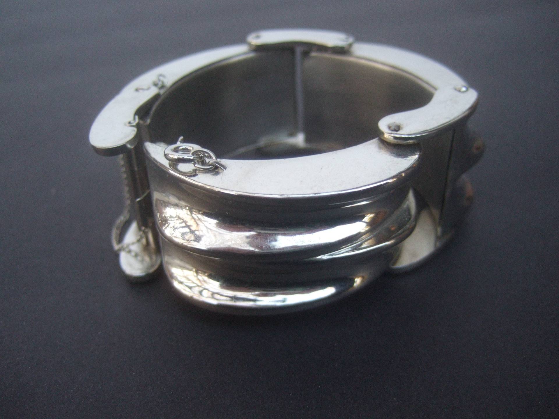 Schlankes, Breites, Verchromtes Gliederarmband Aus Den 70Er Jahren Schlankes, Breites, Verchromtes Gliederarmband Aus Den 70Er Jahren von worldmarketproductio