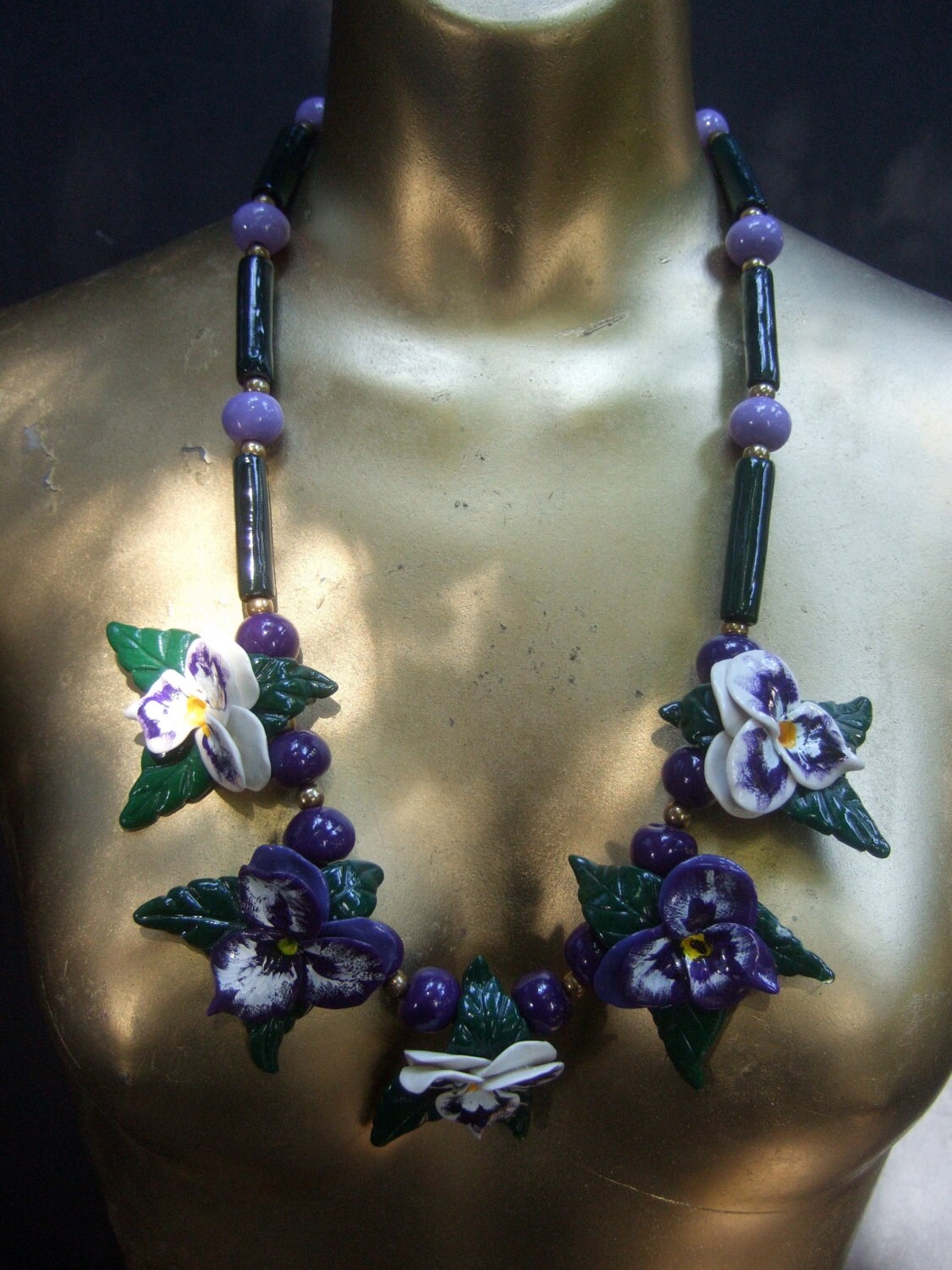 Unikat Geformte Resin Stiefmütterchen Blume Halskette C 1970Er Jahre Unikat Geformte Resin Stiefmütterchen Blume Halskette C 1970Er Jahre von worldmarketproductio
