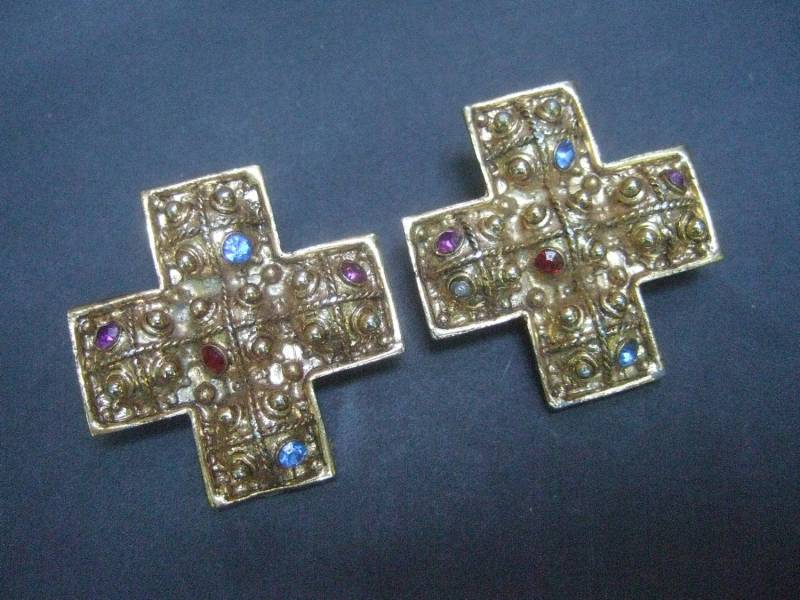 Verzierten Schwer Vergoldet Metall Crystal Kreuz Ohrringe C 1980Er Jahre Verzierten Schwer Vergoldet Metall Crystal Kreuz Ohrringe C 1980Er Jahre von worldmarketproductio