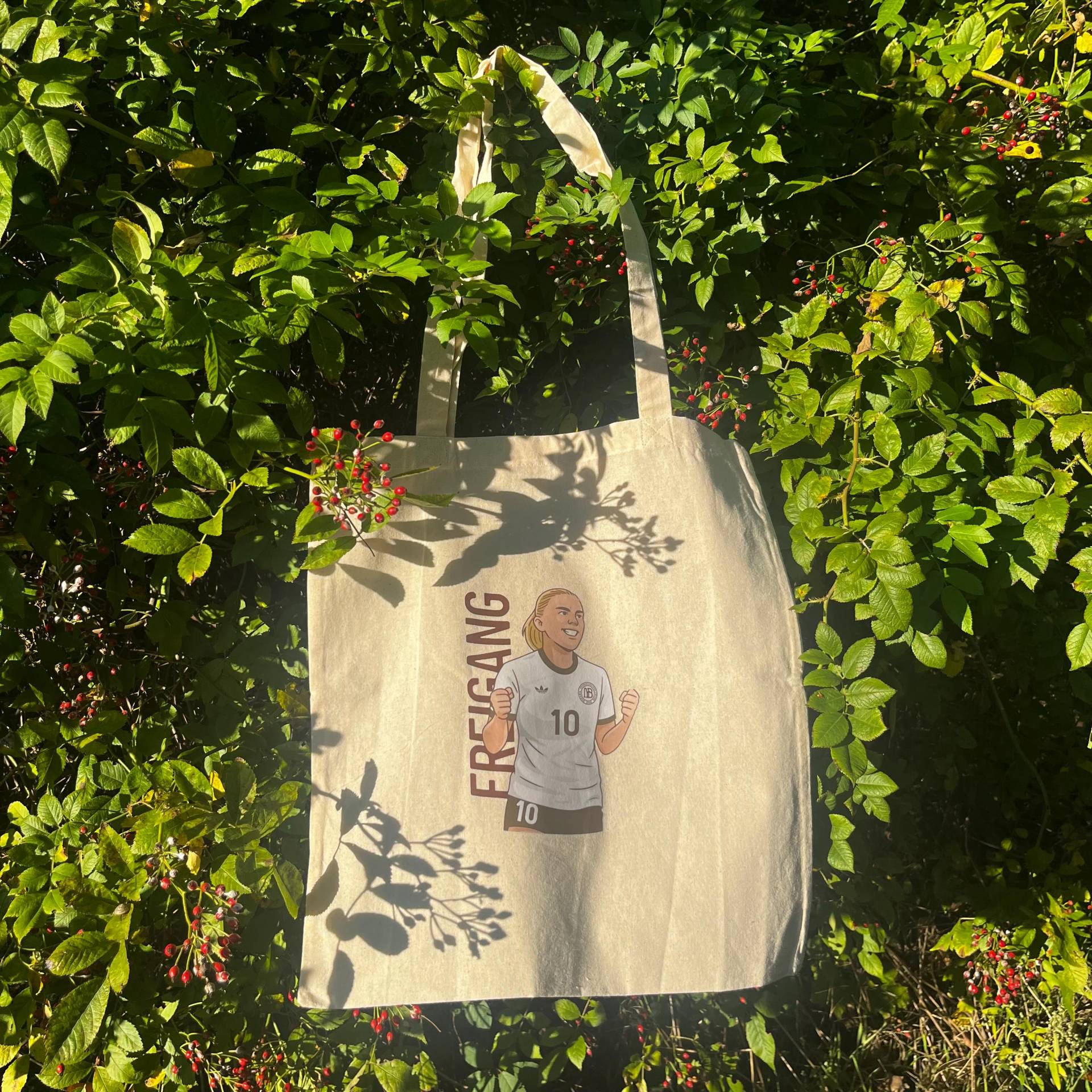 Laura Freigang Baumwolltasche | Eintracht Frankfurt & Dfb Jutebeutel Frauenfußball Fanartikel Nachhaltiges Geschenk Für Fans Laura Freigang Baumwolltasche | Eintracht Frankfurt & Dfb Jutebeutel Frauenfußball Fanartikel Nachhaltiges Geschenk Für Fans von wosoclothes