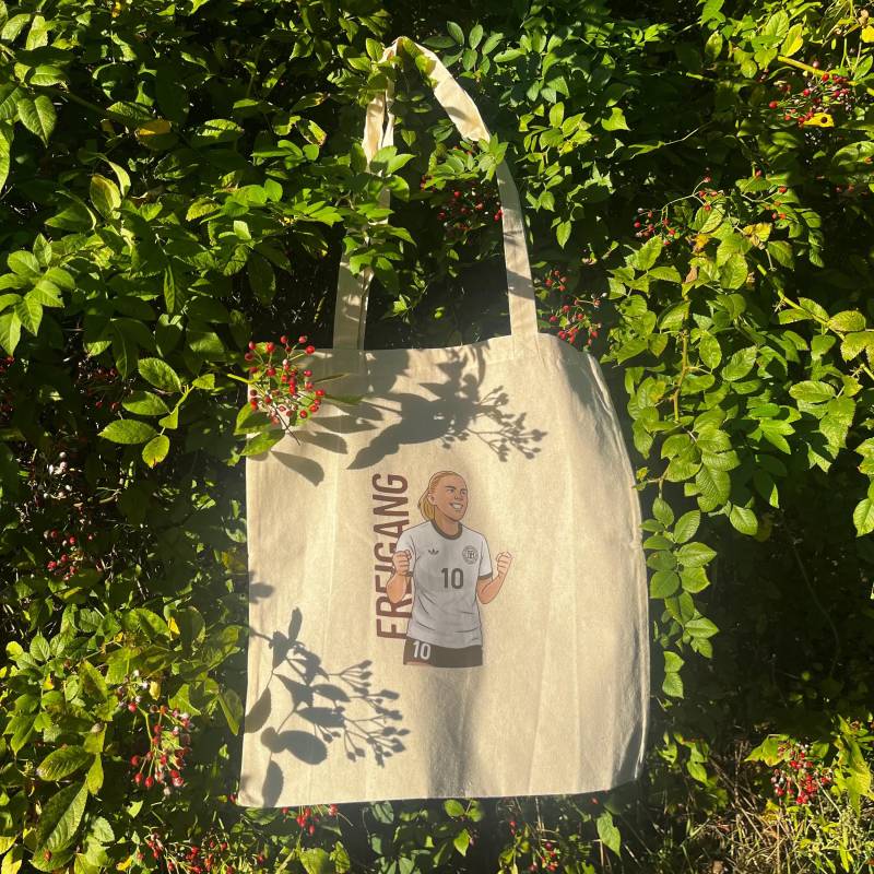 Laura Freigang Baumwolltasche | Eintracht Frankfurt & Dfb Jutebeutel Frauenfußball Fanartikel Nachhaltiges Geschenk Für Fans Laura Freigang Baumwolltasche | Eintracht Frankfurt & Dfb Jutebeutel Frauenfußball Fanartikel Nachhaltiges Geschenk Für Fans von wosoclothes