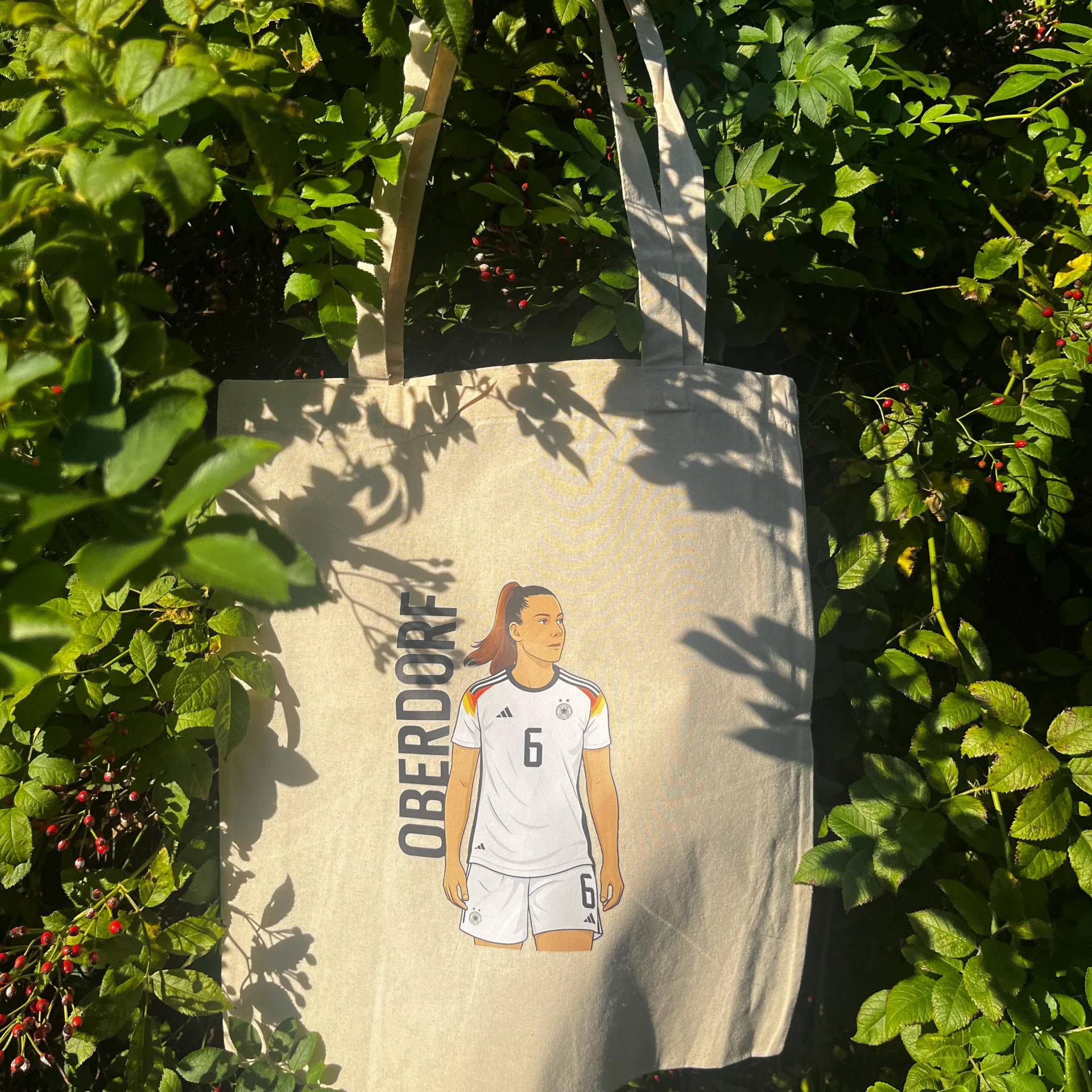 Lena Oberdorf Jutebeutel | Baumwolltasche Fußball Fanartikel Bayern München & Dfb Frauenfußball Geschenk Nachhaltige Tote Bag Für Fans Lena Oberdorf Jutebeutel | Baumwolltasche Fußball Fanartikel Bayern München & Dfb Frauenfußball Geschenk Nachhaltige Tote Bag Für Fans von wosoclothes