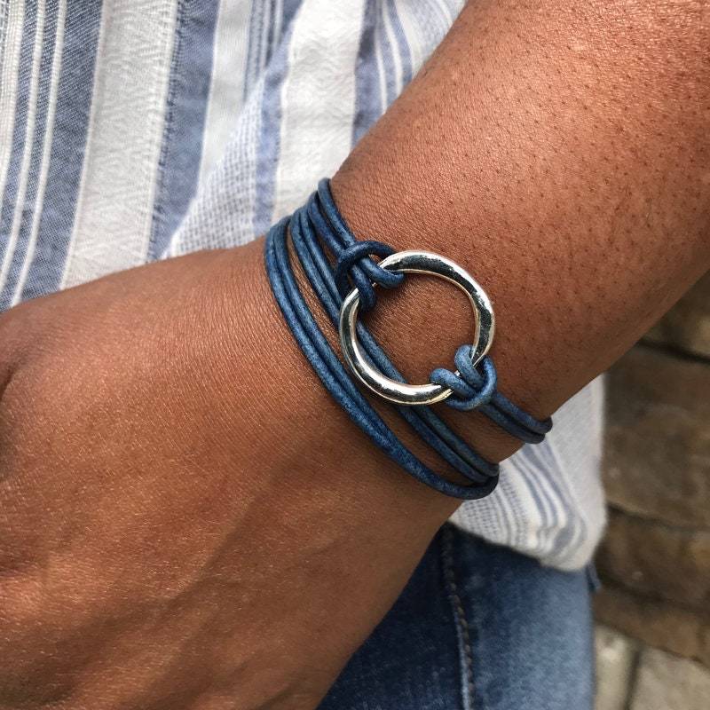 Denim Schmuck, Karma Armband, Wickelarmband, Lederarmband, Kreis Leder, Manschette Armbänder, Geschenk Für Sie, Boho Armband von wrapsbyrenzel