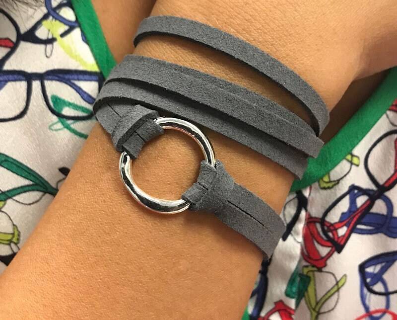 Infinity Kreis Wickelarmband, Lederschmuck, Dunkelgraues Wildlederimitat, Leder Manschette Armbänder, Geschenk Für Sie, Leder, Dreifach Wickel von wrapsbyrenzel