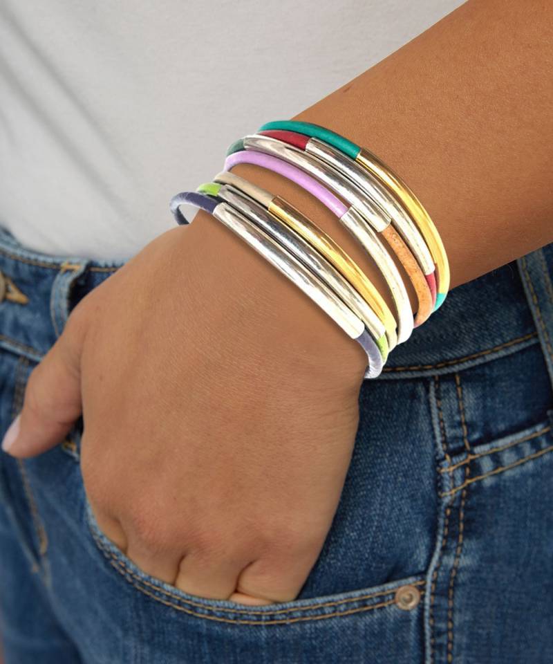 Leder Tube Armreif, Stapelarmband Für Frauen, Lederschlauch Armband, Kostenloser Versand, Layer Silber Lederarmband Frauen von wrapsbyrenzel