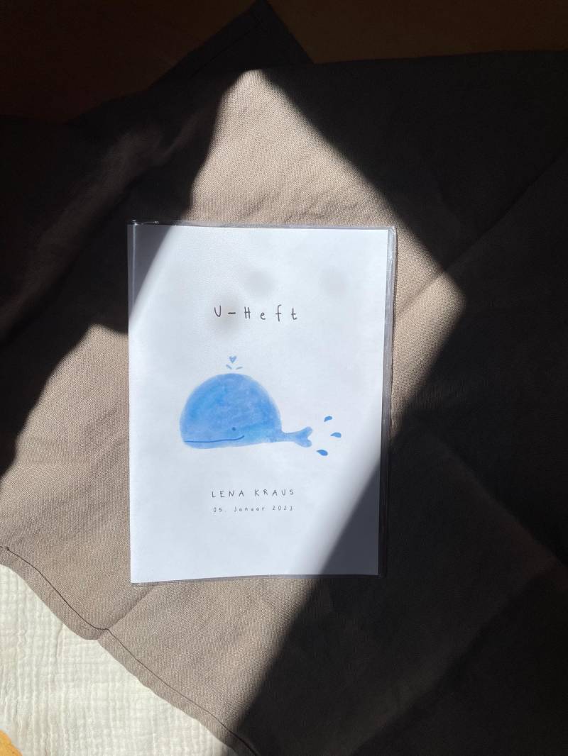 Personalisierte U-Heft-Hülle "Wal' I Geschenk Für Kind, Baby, Schwangerschaft, Geburt Junge Oder Mädchen von wundertuete5