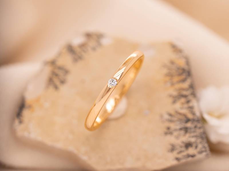 Mondschein Diamant Gold Ring 585 Gelbgold Verlobungsring Brillant Solitär Goldschmiede Elegant Glatt Zart Goldring Gravur Geschenk Für Sie von wunderwaldatelier