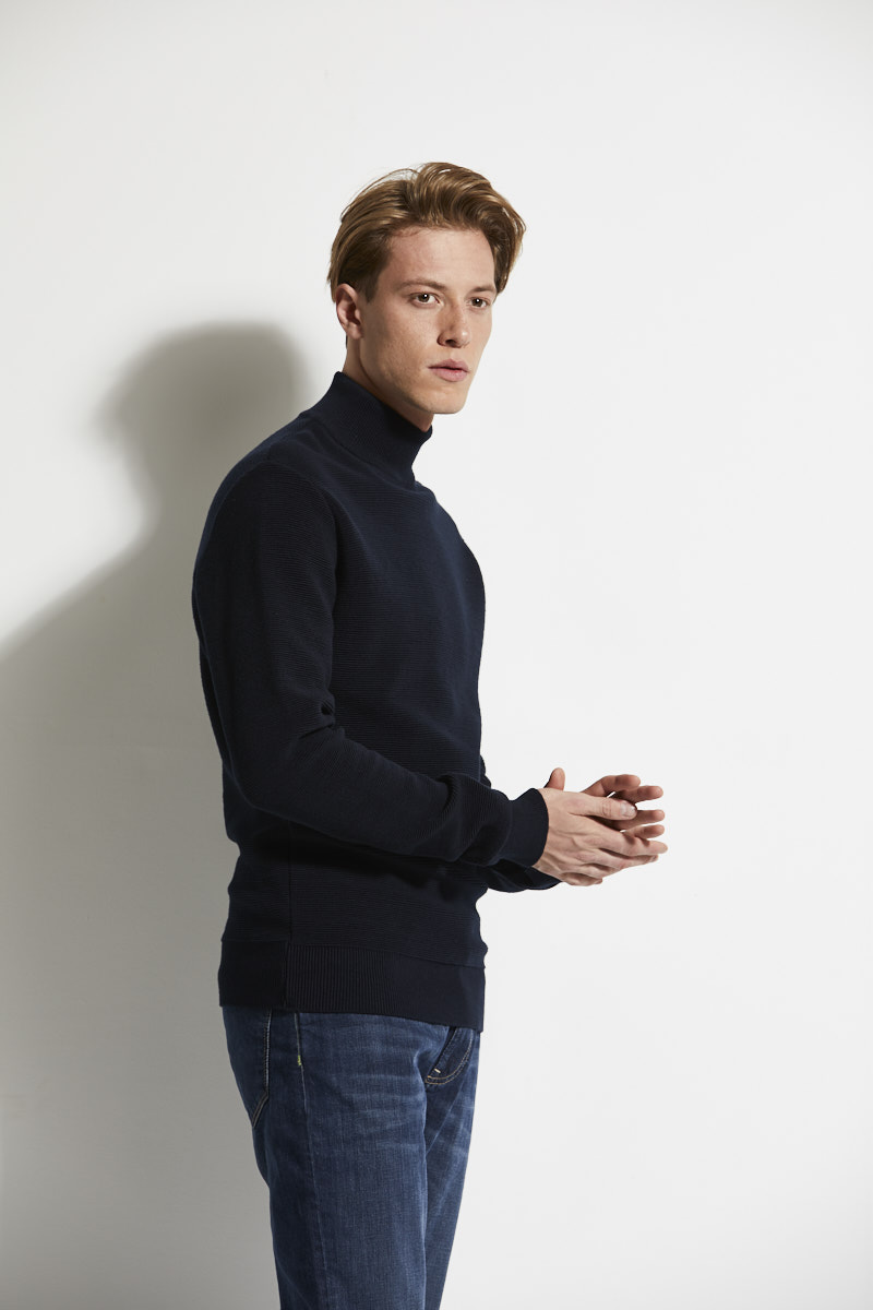 Turtleneck nervirknit male Turtleneck nervirknit male von wunderwerk