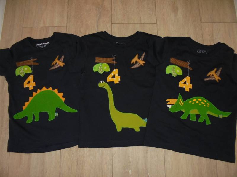 Shirt Dino Dinosaurier Triceratops Stego T Rex Geburtstagsshirt Geburtstag Benäht Flugsaurier Neu Wunschshirt von wunschshirt