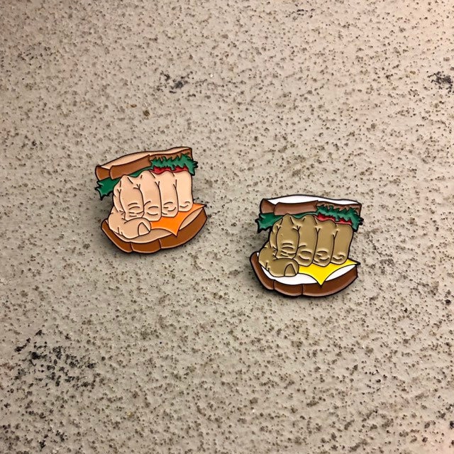 Knuckle Sandwich [Emaille Pins] von wwwhiteyyy