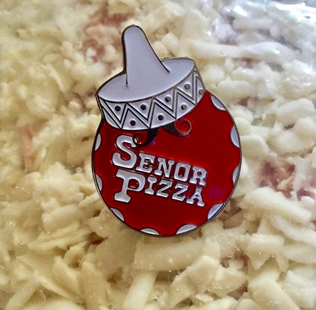 Señor Pizza [Emaille Pin] von wwwhiteyyy
