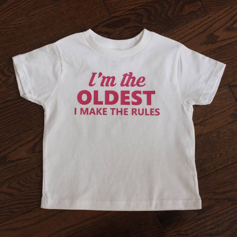 Ich Bin Der Älteste, Ich Mache Die Regeln T-Shirt | Lustiges Kinder-Shirt von xBMcDesigns