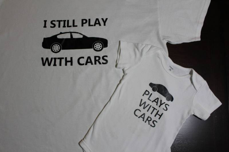 Ich Spiele Immer Noch Mit Autos/Spielt Autos Passende Shirts Set | Papa/Mama Sohn/Tochter Koordinierende Shirts von xBMcDesigns