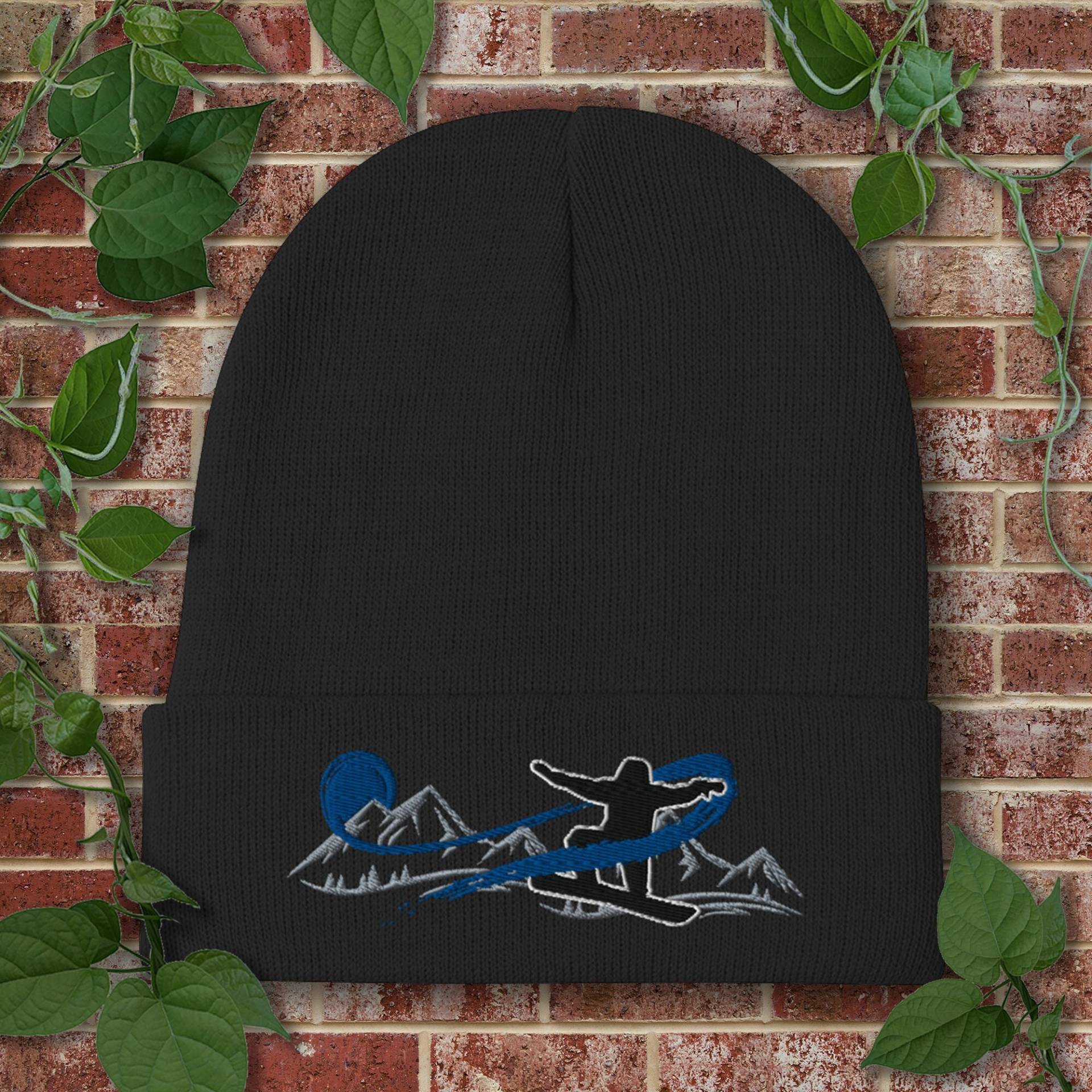 Snowboard Mütze Bestickt | Original Art Berg Und Hut, Süßes Geschenk Für Snowboarder Bergfahrer Snowboard Mütze Bestickt | Original Art Berg Und Hut, Süßes Geschenk Für Snowboarder Bergfahrer von xGratitudeLifestyle
