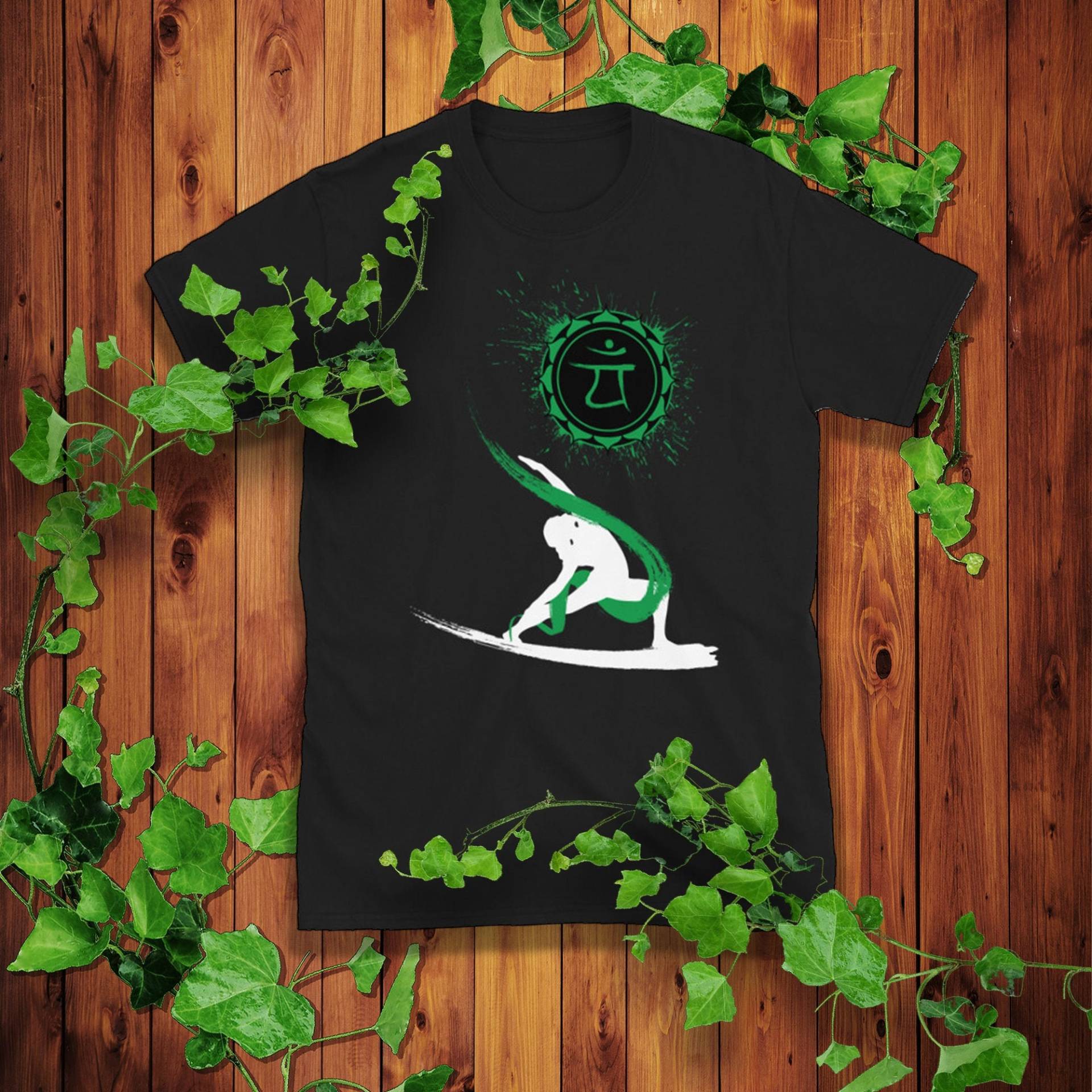 Yoga Kurzarm Unisex T-Shirt | Herzchakra Reverse-Krieger von xGratitudeLifestyle