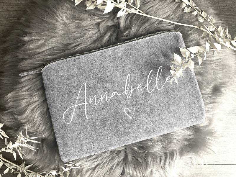 Personalisierte Filz-Kosmetiktasche | Federmäppchen Kulturtasche Dokumententasche Clutch Geschenkidee Hebamme von xMitLiebeDesignedx