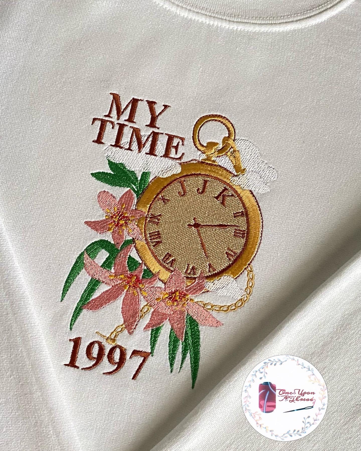 Jjk "My Time' Inspiriertes Besticktes Sweatshirt Jjk "My Time' Inspiriertes Besticktes Sweatshirt von xOnceUponAThreadx
