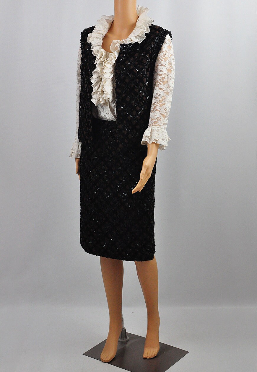 Jahrgang 1970 Elizabeth Arden Rock Anzug Co-Ord in Funkelnden Schwarzen Pailletten-Design Jahrgang 1970 Elizabeth Arden Rock Anzug Co-Ord in Funkelnden Schwarzen Pailletten-Design von xPopGoesMyHeartx