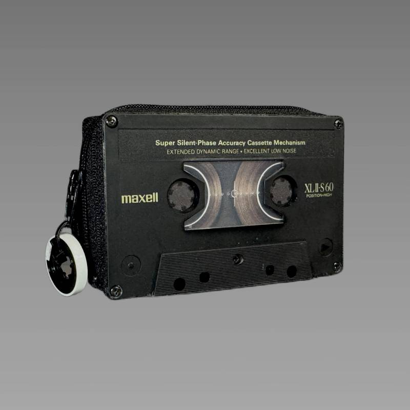 Retro Geldbörse in Schwarz - Handgefertigt Aus Einer Recycelten Audiokassette von xRETRODESiGNx