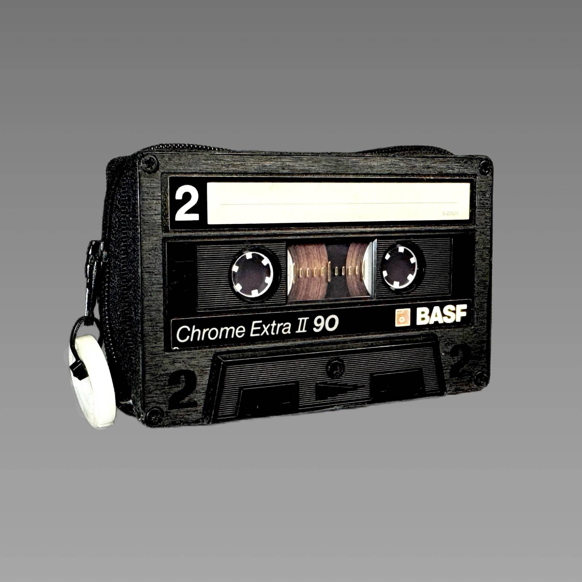 Retro Geldbörse in Schwarz - Handgefertigt Aus Einer Recycelten Audiokassette Retro Geldbörse in Schwarz - Handgefertigt Aus Einer Recycelten Audiokassette von xRETRODESiGNx