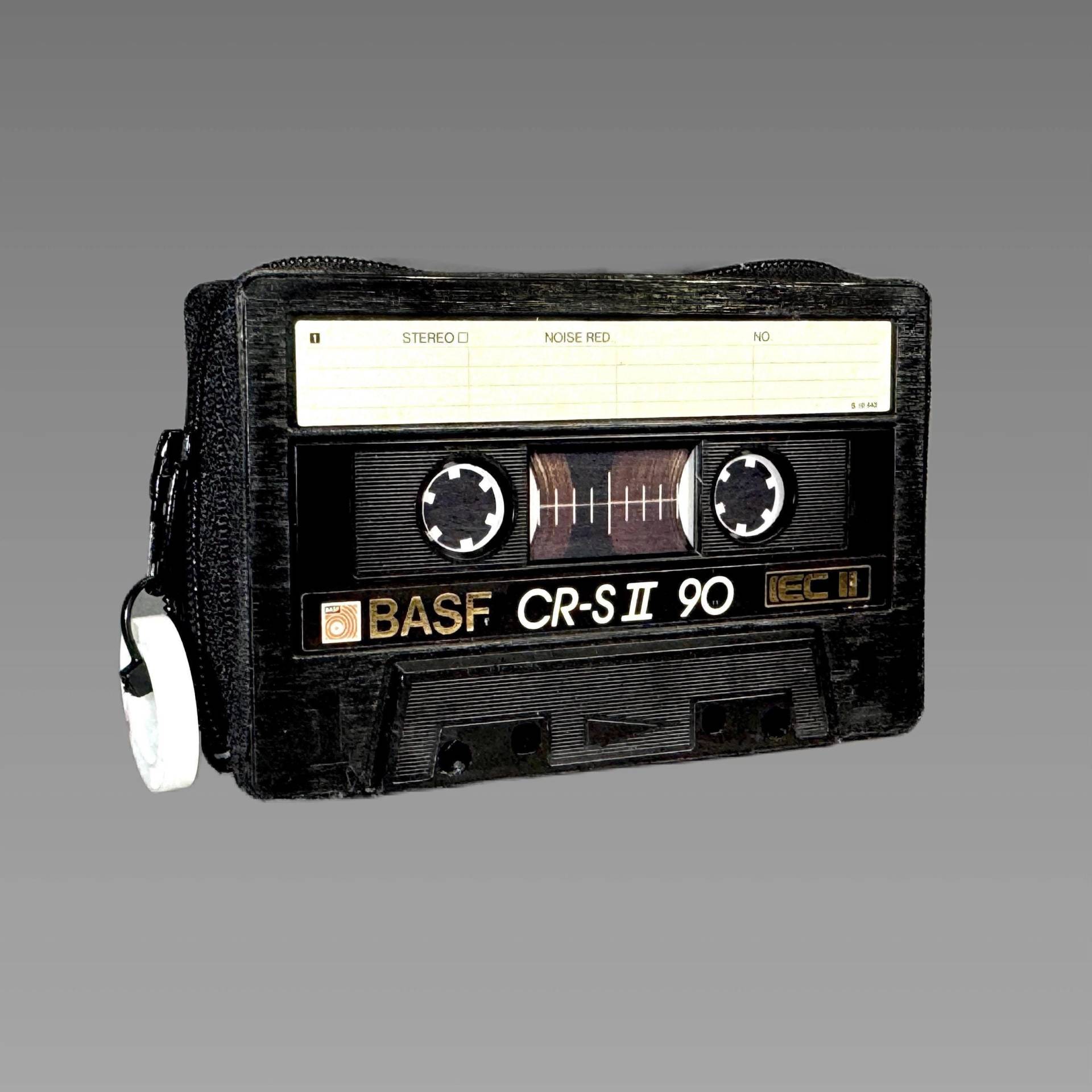 Retro Geldbörse in Schwarz - Handgefertigt Aus Einer Recycelten Audiokassette Retro Geldbörse in Schwarz - Handgefertigt Aus Einer Recycelten Audiokassette von xRETRODESiGNx