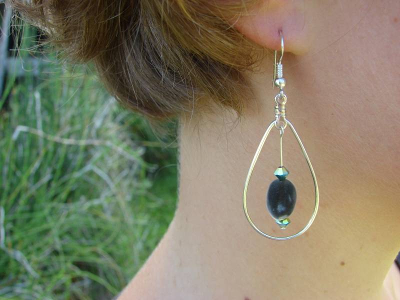 Samt Schmuck Ohrringe Mit Grün/Gold Facettierten Kristallen in Silber Tropfen Ohrringe. Mgambosamen/ Samtsamen/Hawaii Samt Schmuck Ohrringe Mit Grün/Gold Facettierten Kristallen in Silber Tropfen Ohrringe. Mgambosamen/ Samtsamen/Hawaii von xShineCrystalsx