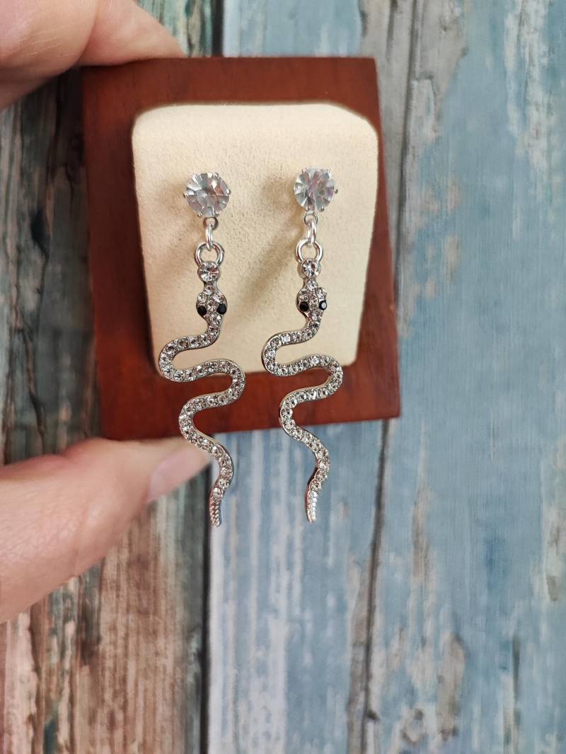 Schlange Glitzer Silber Strasssteine Ohrstecker Geschenk Muttertag Schwester Freundin Kollegin Frau Ostern Ohrschmuck von xTRENDYKATx